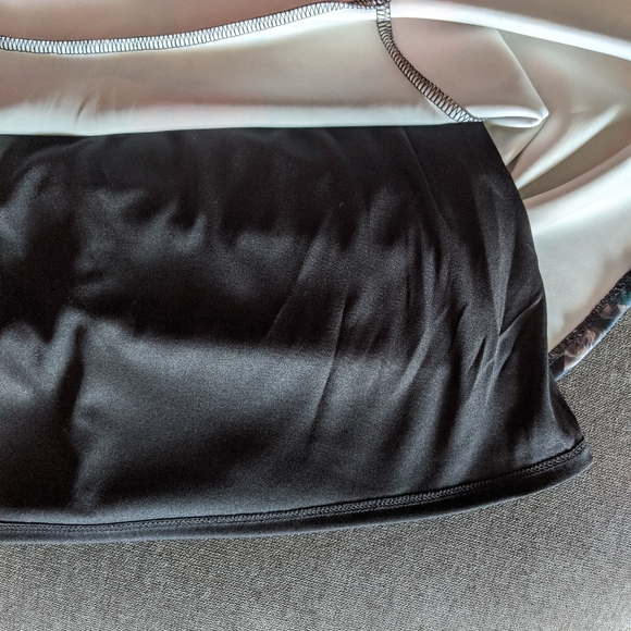 RW&CO BLACK/RED ROSE DRESS, SMALL - Picture 8 of 9